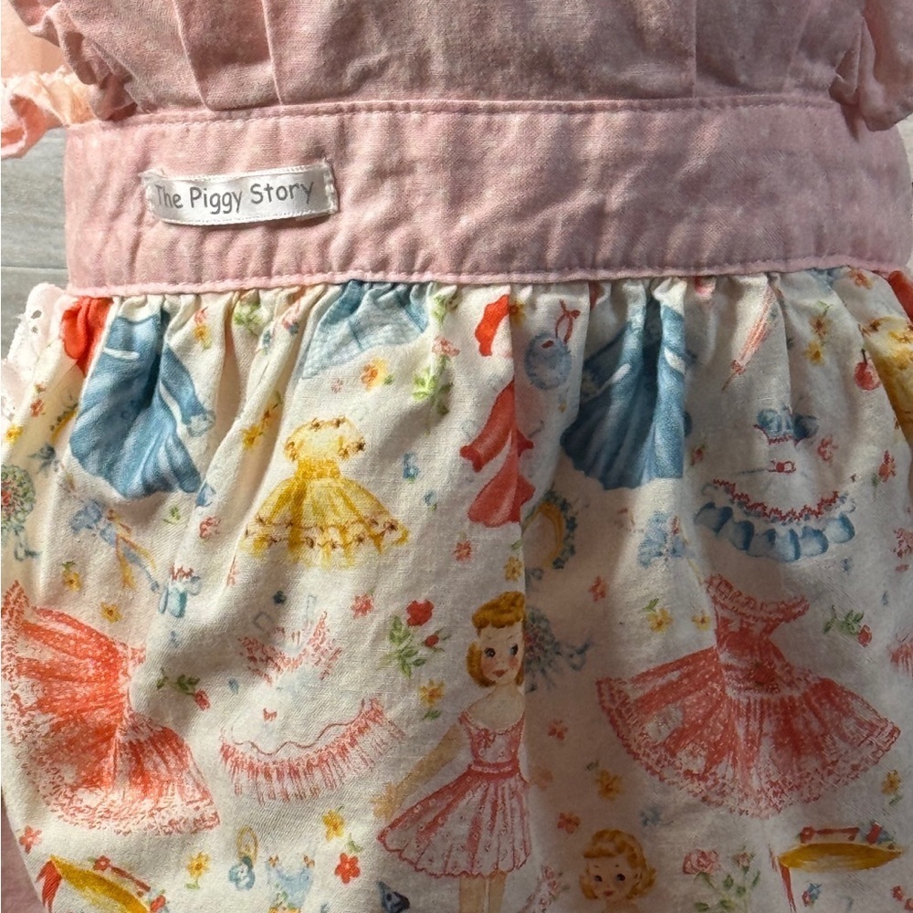 The Piggy Story Kids Cooking/Craft Apron. Size small. 4/6. Great Condition - Picture 5 of 6